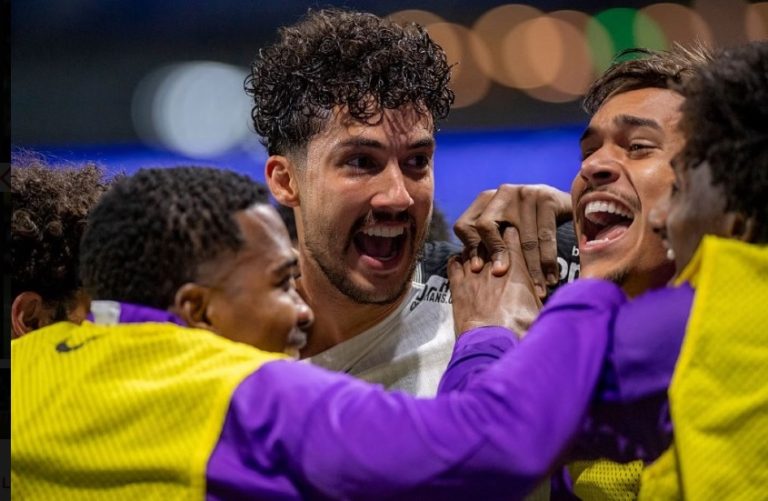 COM UM A MAIS, CORINTHIANS VENCE PALMEIRAS E AVANÇA NA COPA DO BRASIL ...